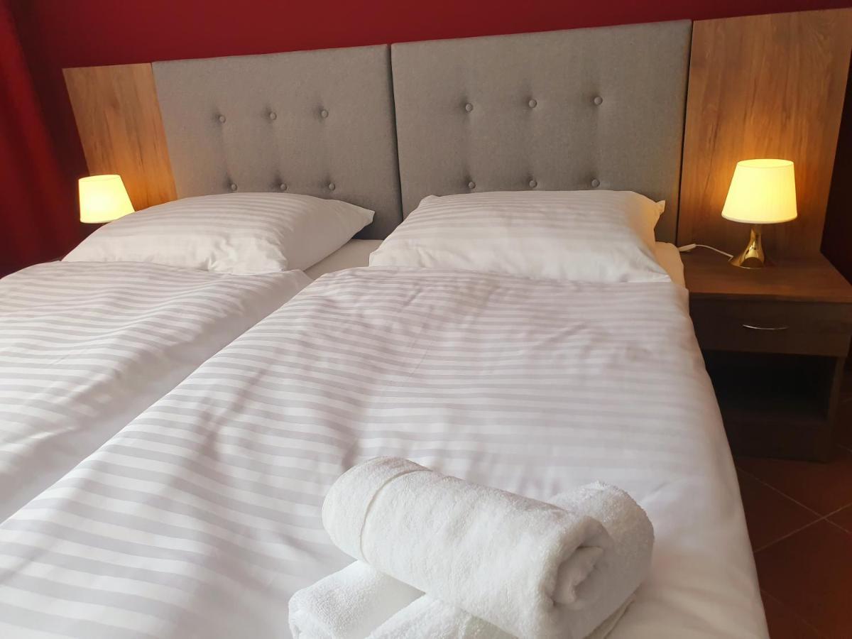 Lux Resort Kraśnik Buitenkant foto